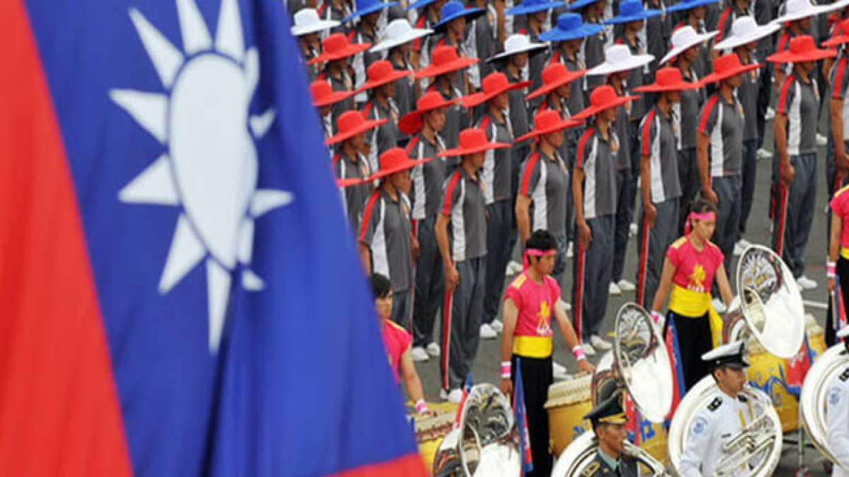 Die ROC siedelte 1949 nach Taiwan um, was zu einer getrennten Verwaltung von Taiwan und China führte. Die ROC siedelte 1949 nach Taiwan um, was zu einer getrennten Verwaltung von Taiwan und China führte.