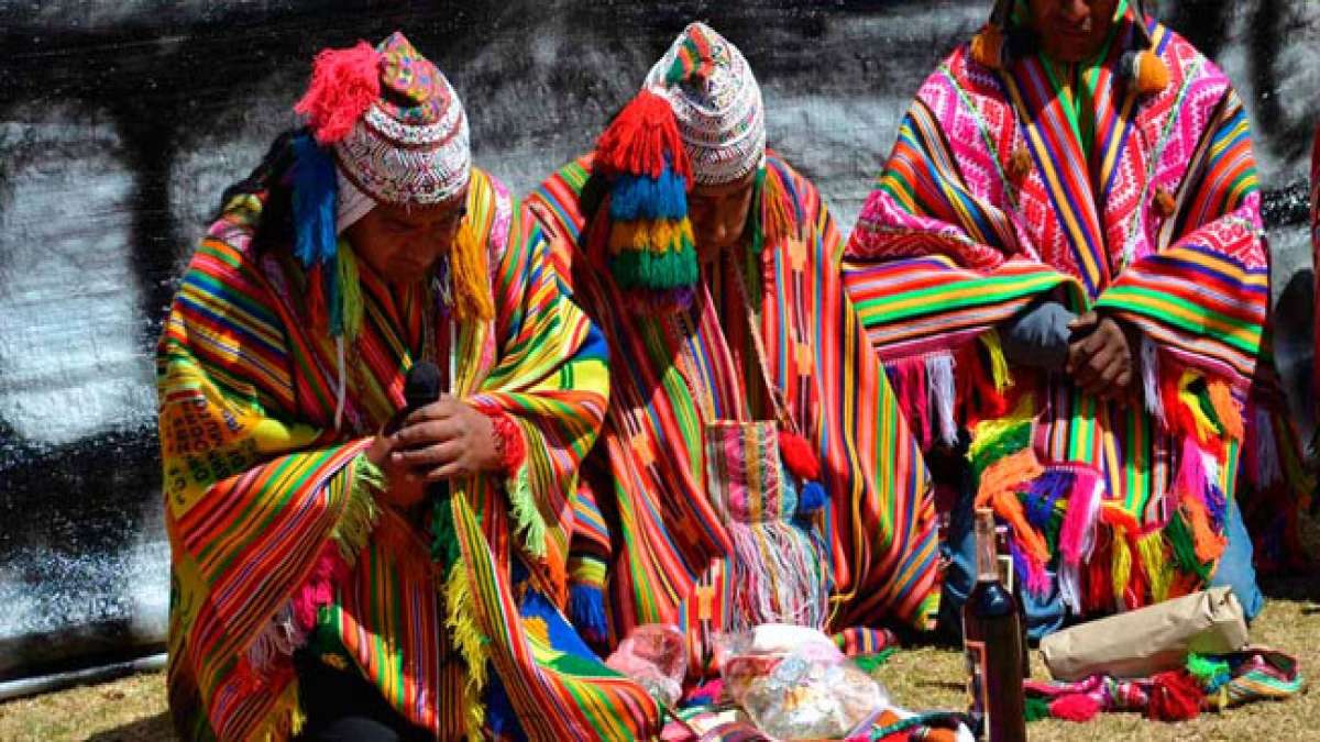 Feiern Sie Pachamama Raymi, das traditionelle Fest zu Ehren der andinen Gottheit Pachamama oder Mutter Erde, das in den Anden von Südamerika gefeiert wird.