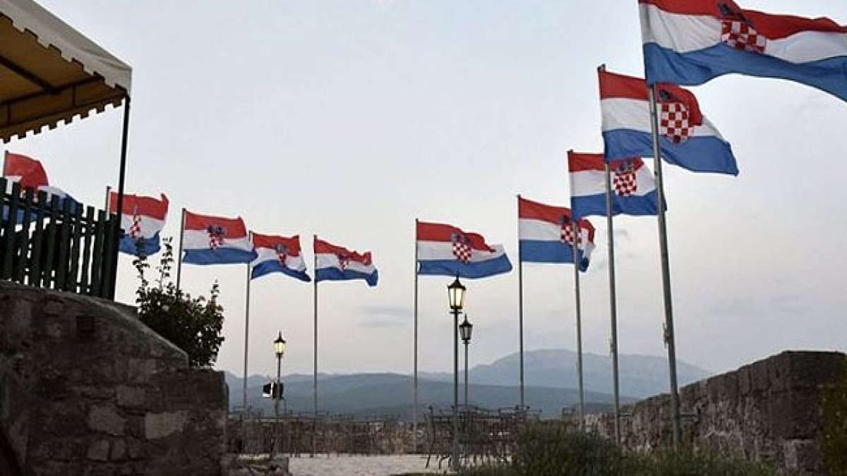 Feiern Sie den Tag des Sieges und der Heimat sowie den Tag der kroatischen Verteidiger in Kroatien und erinnern Sie sich an die Operation Sturm von 1995, die zur Befreiung eines großen Gebiets führte.