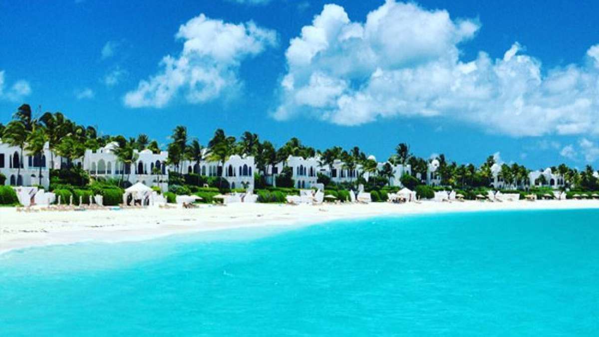 Feiern Sie Anguillas Verfassungstag, einen gesetzlichen Feiertag, der die politische Eigenständigkeit dieses Überseegebiets des Vereinigten Königreichs hervorhebt. Feiern Sie Anguillas Verfassungstag, einen gesetzlichen Feiertag, der die politische Eigenständigkeit dieses Überseegebiets des Vereinigten Königreichs hervorhebt.
