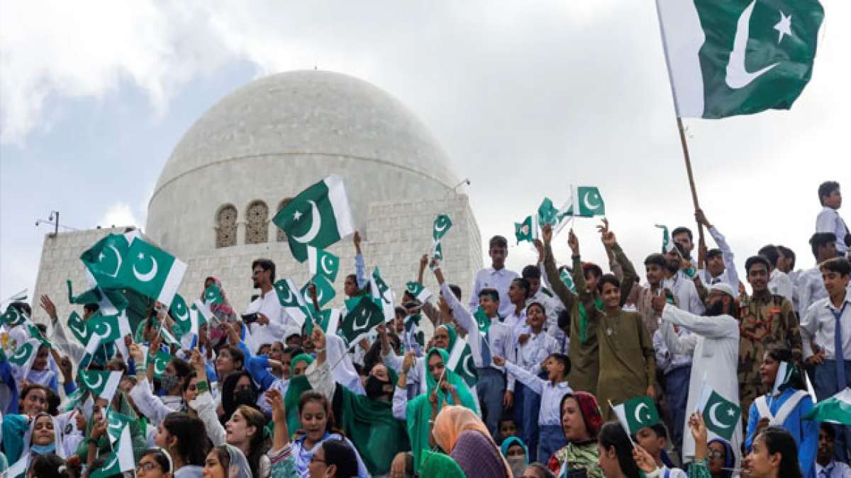 Feiern Sie den pakistanischen Unabhängigkeitstag und erinnern Sie sich an den historischen Moment, als Pakistan im Jahr 1947 seine Souveränität erlangte. Feiern Sie den pakistanischen Unabhängigkeitstag und erinnern Sie sich an den historischen Moment, als Pakistan im Jahr 1947 seine Souveränität erlangte.