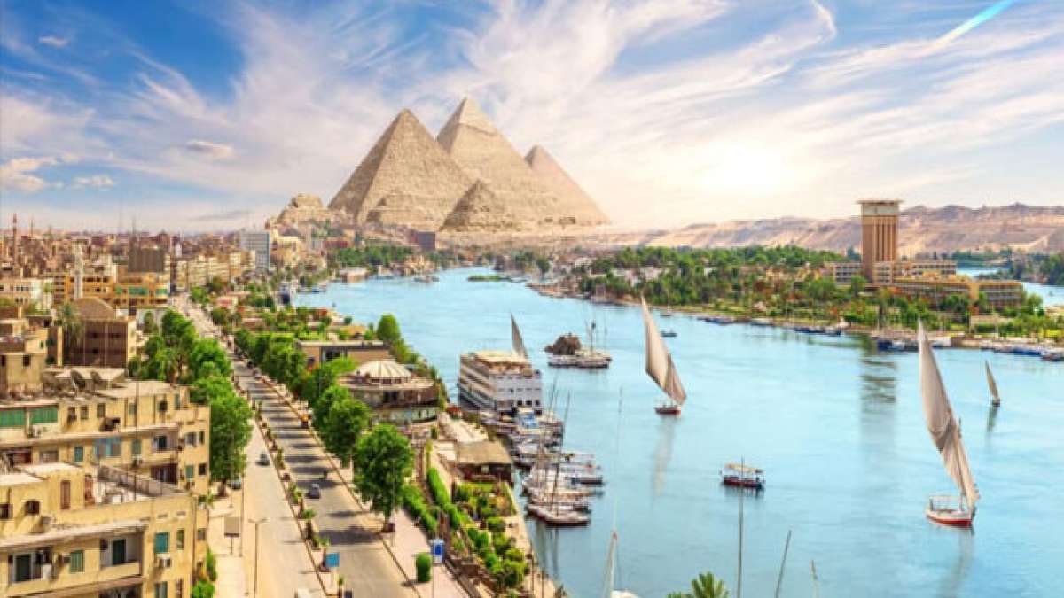Feiern Sie den ersten Tag der Nilüberschwemmung in Ägypten, ein bedeutendes Ereignis in der ägyptischen Geschichte und Mythologie.