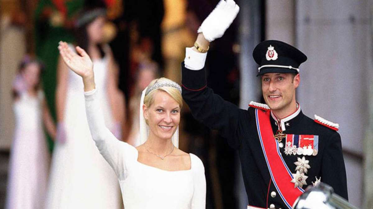 Ehren Sie den Geburtstag von Kronprinzessin Mette-Marit von Norwegen, einer bemerkenswerten Frau, die nicht nur Mitglied der königlichen Familie ist, sondern auch als Sportlerin und engagierte Schiedsrichterin im Volleyball glänzte.