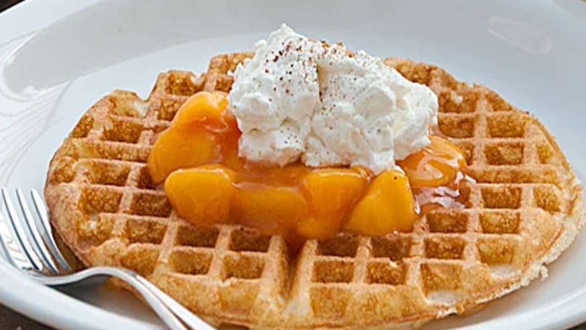 Feiern Sie den Nationalen Tag der Waffel und des Pfirsichkuchens in den Vereinigten Staaten!