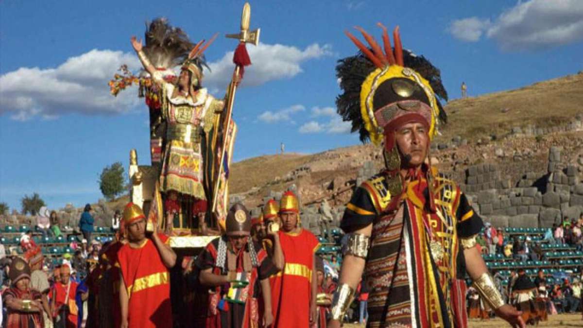Erleben Sie Wilka Raymi in Cusco, Peru! Eine eindrucksvolle Zeremonie zur Ehre von Pachamama, die im historischen Pisac-Archäologiekomplex stattfindet.