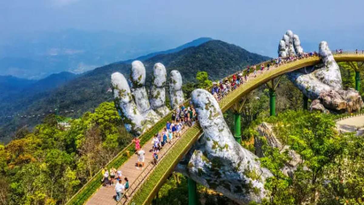 Feiern Sie den Nationalfeiertag in Vietnam und entdecken Sie die reiche Geschichte und Kultur dieses faszinierenden Landes, das seine Unabhängigkeit von Japan und Frankreich im Jahr 1945 erlangte. Feiern Sie den Nationalfeiertag in Vietnam und entdecken Sie die reiche Geschichte und Kultur dieses faszinierenden Landes, das seine Unabhängigkeit von Japan und Frankreich im Jahr 1945 erlangte.