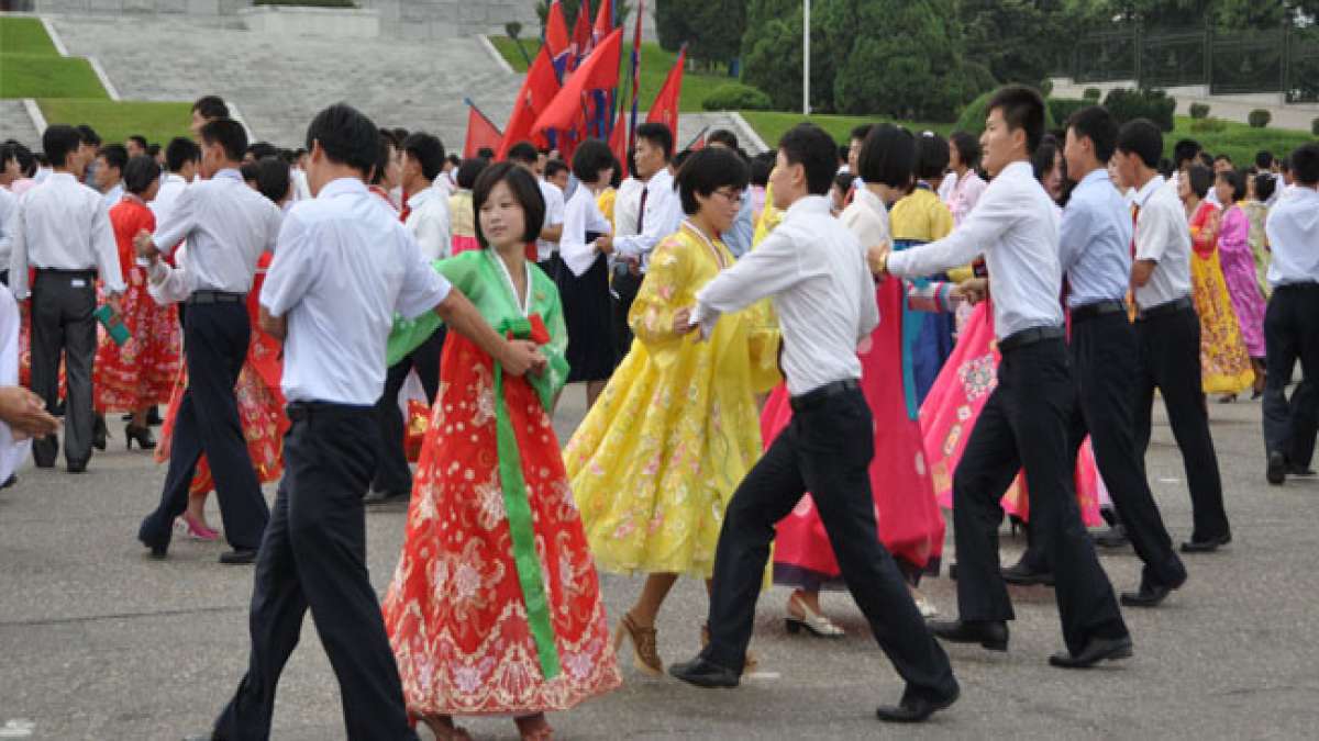 Feiern Sie Nordkoreas Unabhängigkeitstag und entdecken Sie die Geschichte und Kultur dieses geheimnisvollen Landes.