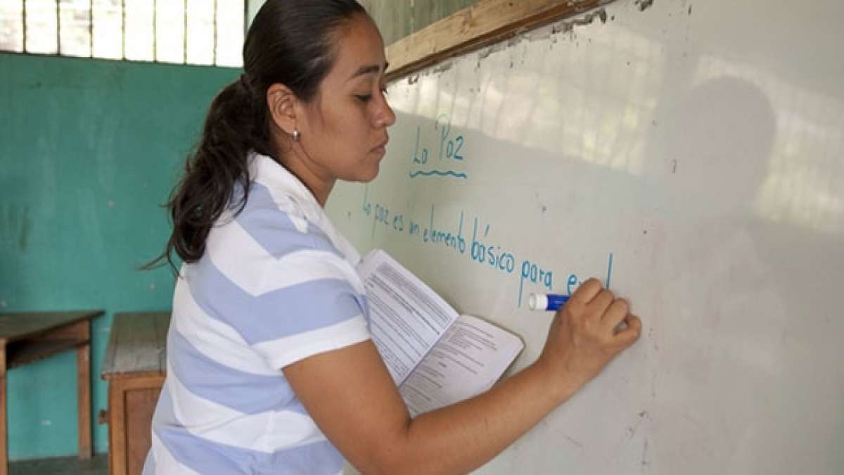 Feiern Sie den Tag der Lehrer in Honduras und ehren Sie das Erbe von José Trinidad Reyes, einem Pionier des Bildungssystems! Feiern Sie den Tag der Lehrer in Honduras und ehren Sie das Erbe von José Trinidad Reyes, einem Pionier des Bildungssystems!