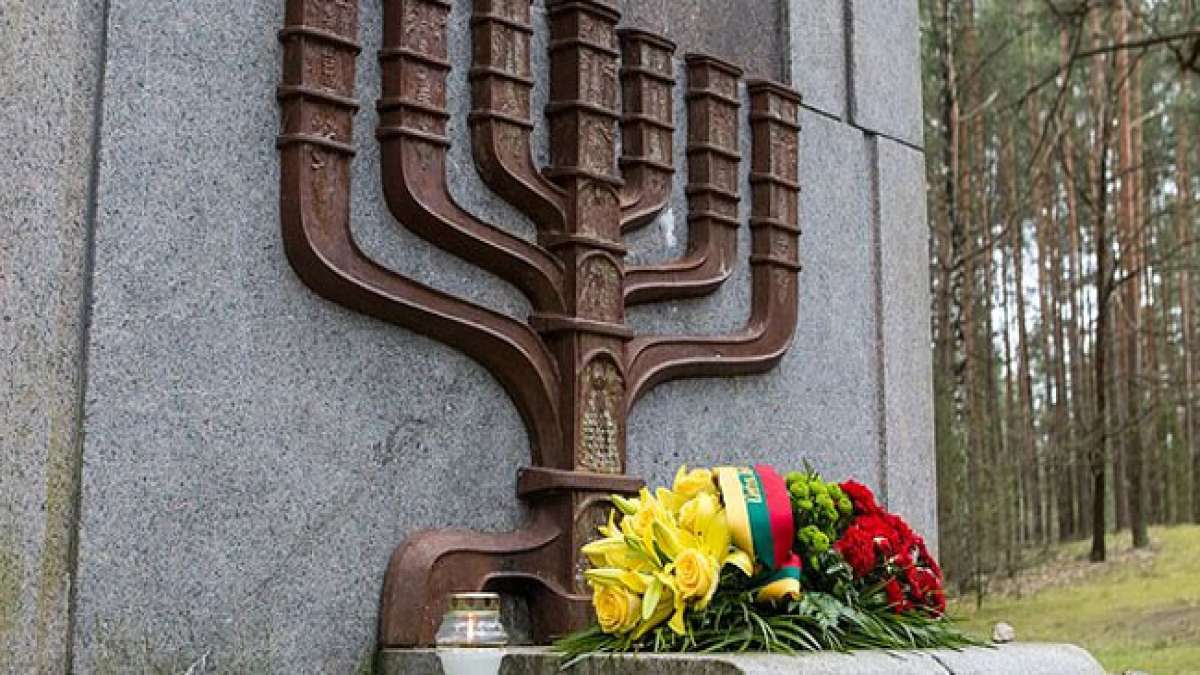 Litauen erinnert am Holocaust-Gedenktag an das Leiden und den Mut der litauischen Juden während des Völkermords im Zweiten Weltkrieg. Litauen erinnert am Holocaust-Gedenktag an das Leiden und den Mut der litauischen Juden während des Völkermords im Zweiten Weltkrieg.