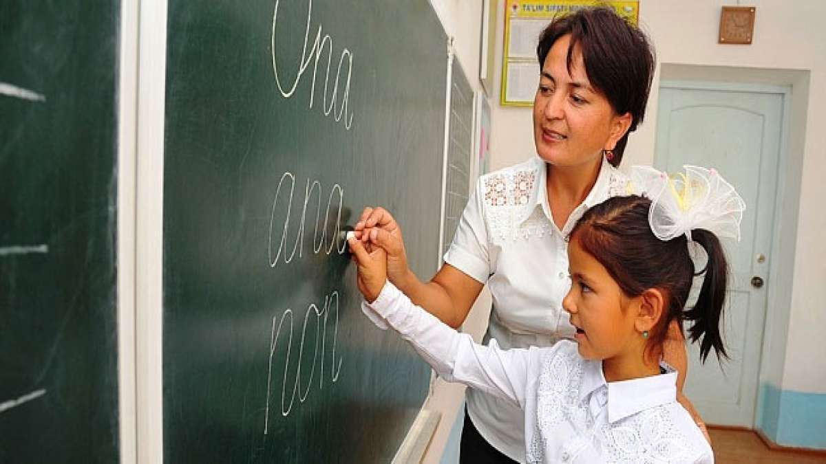 Feiern Sie den Tag des Lehrers in Usbekistan und die unermüdliche Hingabe der Pädagogen an die Entwicklung der jungen Generation.