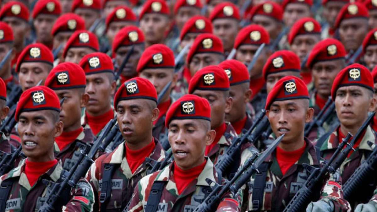 Feiern Sie die Stärke und Hingabe der indonesischen Streitkräfte am Tag der Streitkräfte. Feiern Sie die Stärke und Hingabe der indonesischen Streitkräfte am Tag der Streitkräfte.