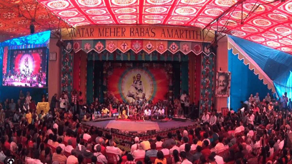 Feiere das besondere Fest Amartithi, das von 29. bis 31. Januar in Meherabad, Indien, stattfindet. Feiere das besondere Fest Amartithi, das von 29. bis 31. Januar in Meherabad, Indien, stattfindet.