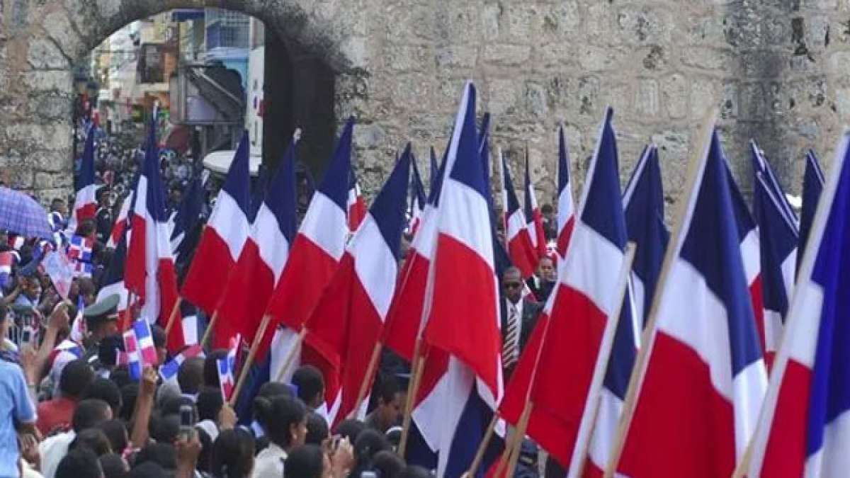 Feiern Sie den Tag der Verfassung der Dominikanischen Republik am 6. November.
