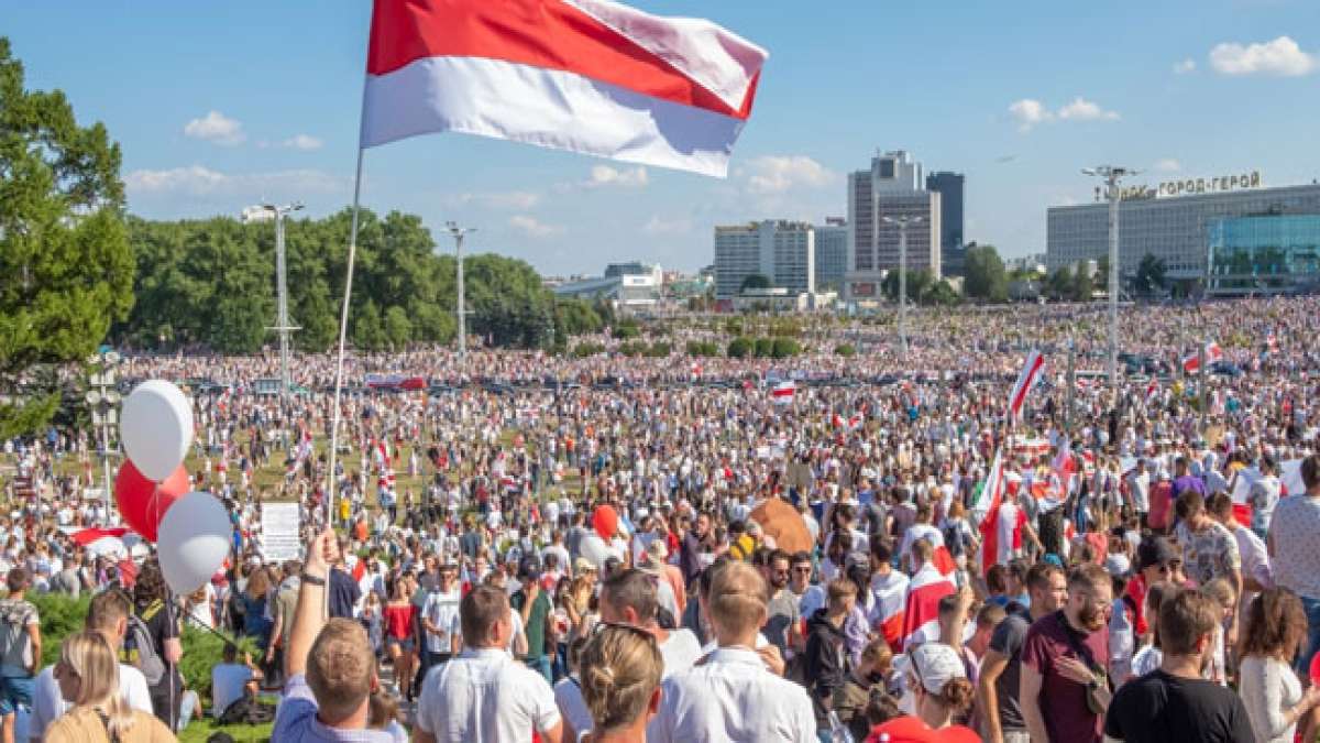 Erfahren Sie mehr über die Geschichte der Oktoberrevolution und ihren Einfluss auf Belarus.