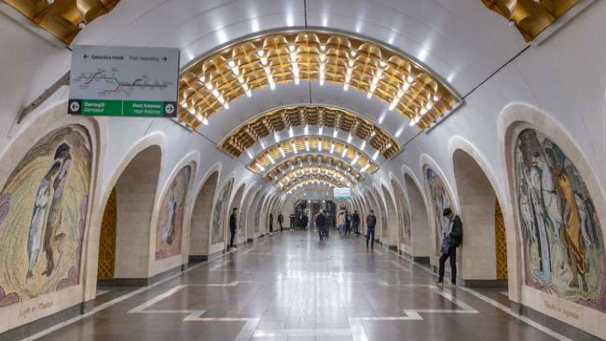 Die Metro Baku in Aserbaidschan ist ein Schnellbahnsystem, das am 6. November 1967 eröffnet wurde. Die Metro Baku in Aserbaidschan ist ein Schnellbahnsystem, das am 6. November 1967 eröffnet wurde.