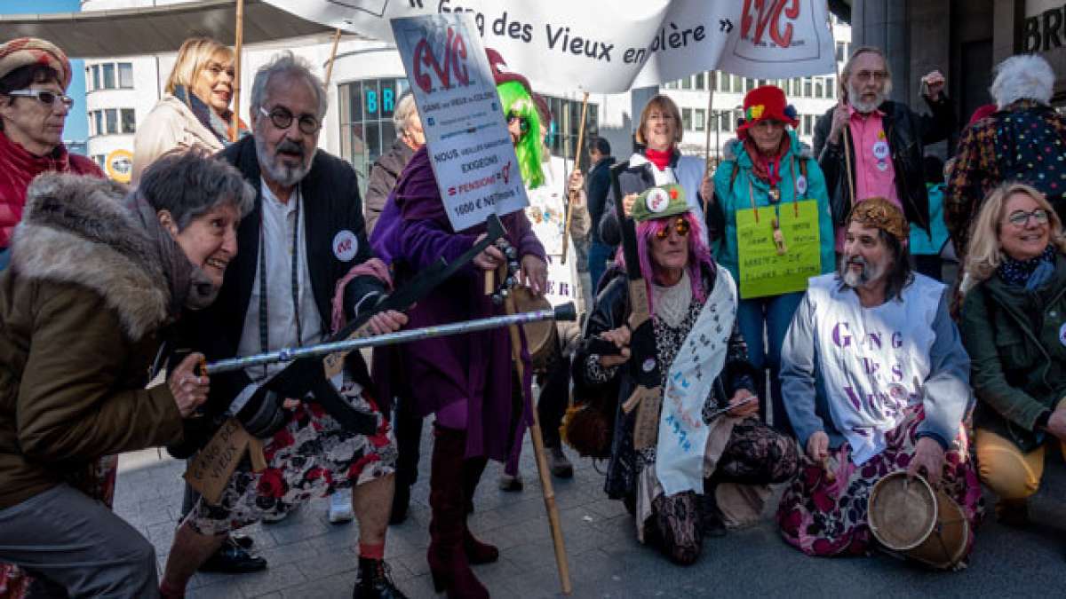 Entdecken Sie die inspirierende Geschichte hinter dem belgischen Frauentag am 11. November, der seinen Ursprung in einer Begegnung mit der renommierten Feministin Simone de Beauvoir hat und sich seit 1972 zu einem bedeutenden Anlass für die Anerkennung d