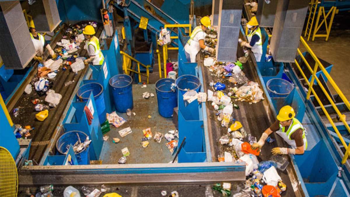 Feiern Sie den Amerika-Recyclingtag und entdecken Sie die erstaunlichen Auswirkungen des Recyclings auf unsere Umwelt und den Wohlstand Amerikas.