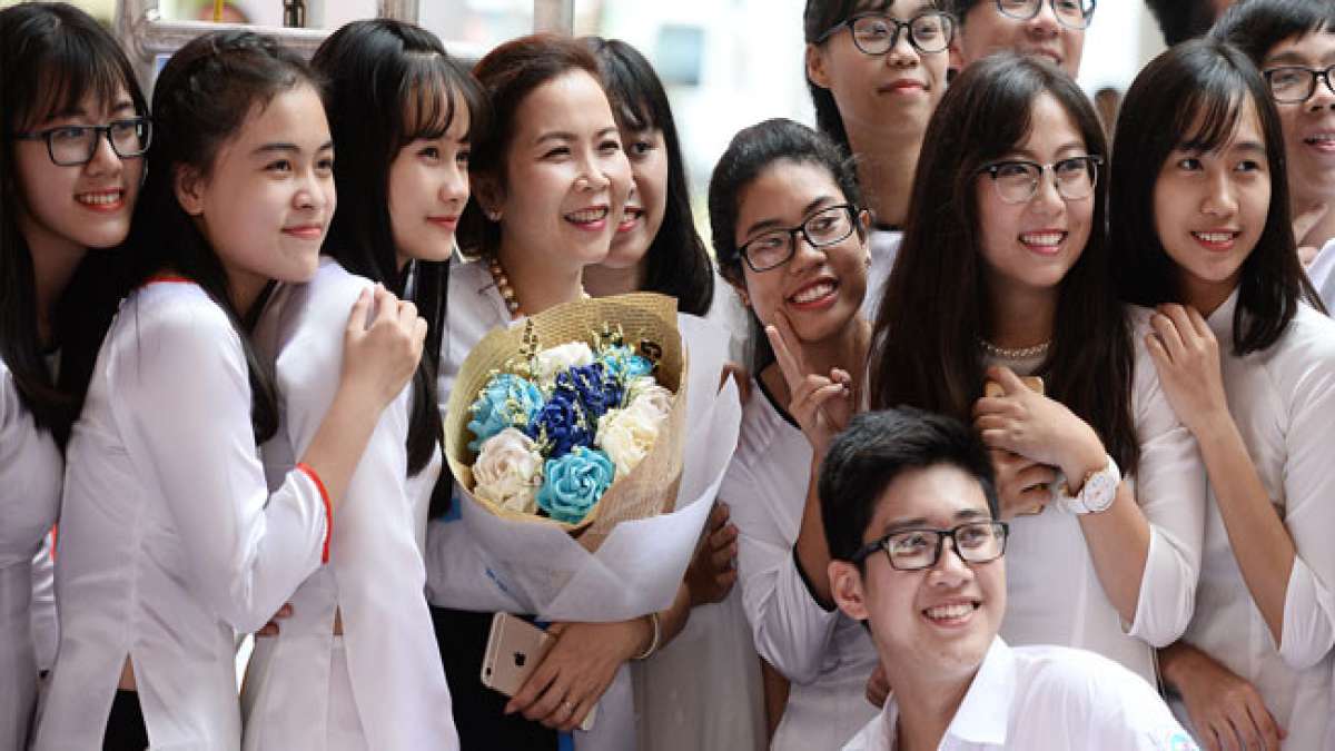 Feiern Sie den Tag der Lehrer in Vietnam, auch bekannt als 'Ngày nhà giáo Việt Nam,' der am 20. November gefeiert wird. Feiern Sie den Tag der Lehrer in Vietnam, auch bekannt als 'Ngày nhà giáo Việt Nam,' der am 20. November gefeiert wird.