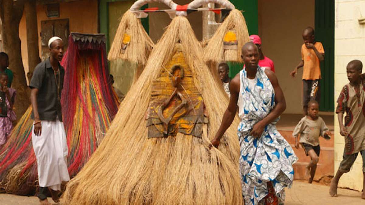Feiern Sie Benins Nationalfeiertag: Eine Reise durch die bewegte Geschichte dieses afrikanischen Landes, das am 1. August seine Unabhängigkeit von Frankreich erlangte und zu einem Symbol für Freiheit und Souveränität wurde.