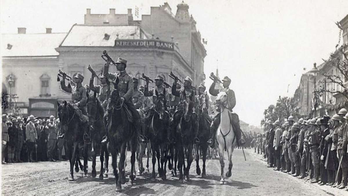 Feiern Sie mit uns den historischen Tag der Großen Union in Rumänien! Am 1. Dezember 1918 wurde Siebenbürgen in einem bahnbrechenden politischen Akt in das Königreich Rumänien integriert. Feiern Sie mit uns den historischen Tag der Großen Union in Rumänien! Am 1. Dezember 1918 wurde Siebenbürgen in einem bahnbrechenden politischen Akt in das Königreich Rumänien integriert.