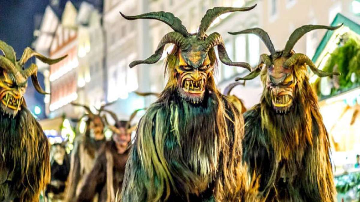 Erleben Sie die düstere Seite der Feiertage bei der Krampusnacht in Österreich! Erleben Sie die düstere Seite der Feiertage bei der Krampusnacht in Österreich!