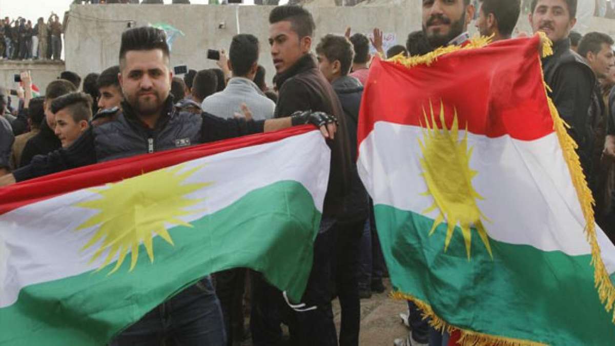 Kurdische Flagge: Ein Symbol der Hoffnung und des Widerstands für die kurdische Nation. Kurdische Flagge: Ein Symbol der Hoffnung und des Widerstands für die kurdische Nation.