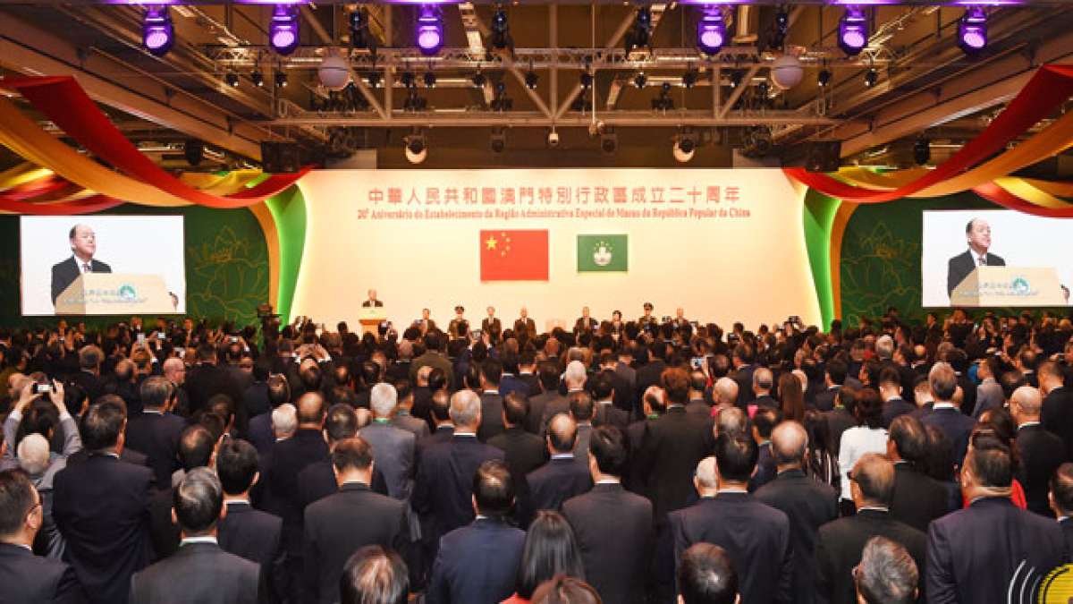 Erleben Sie die faszinierende Kombination aus portugiesischer und chinesischer Kultur sowie die blühende Glücksspielindustrie in Macau, einer einzigartigen Sonderverwaltungsregion in Großchina. Erleben Sie die faszinierende Kombination aus portugiesischer und chinesischer Kultur sowie die blühende Glücksspielindustrie in Macau, einer einzigartigen Sonderverwaltungsregion in Großchina.