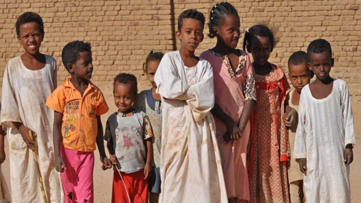 Kindertag in Südsudan und Sudan: Ein Tag, an dem die Kinder im Land gefeiert werden, aber auch an die Herausforderungen erinnert wird, denen sie gegenüberstehen. Kindertag in Südsudan und Sudan: Ein Tag, an dem die Kinder im Land gefeiert werden, aber auch an die Herausforderungen erinnert wird, denen sie gegenüberstehen.
