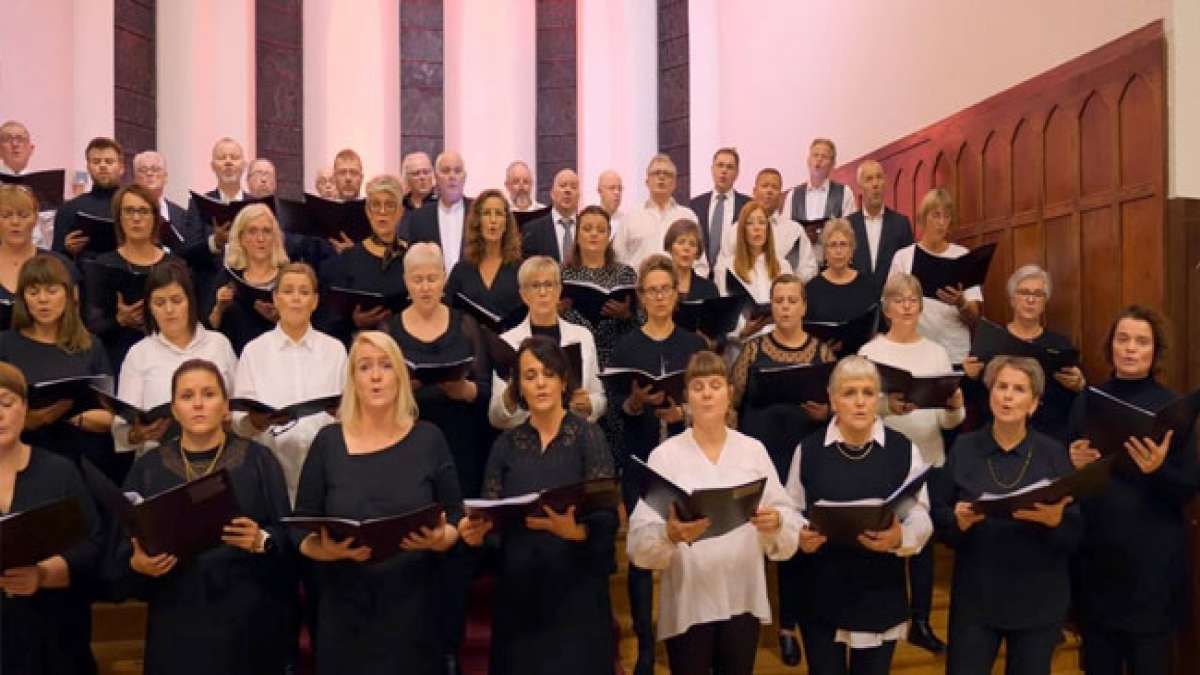 Erleben Sie das einzigartige Aðfangadagskvöld in Island, den Auftakt zu den isländischen Weihnachtsfeierlichkeiten.