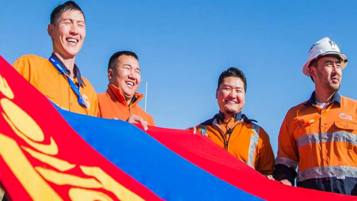Feiern Sie den Höhepunkt der mongolischen Geschichte am Unabhängigkeitstag, der die Befreiung von Qing-China im Jahr 1911 und die Wiedererlangung der Unabhängigkeit im Jahr 1921 zelebriert. Feiern Sie den Höhepunkt der mongolischen Geschichte am Unabhängigkeitstag, der die Befreiung von Qing-China im Jahr 1911 und die Wiedererlangung der Unabhängigkeit im Jahr 1921 zelebriert.