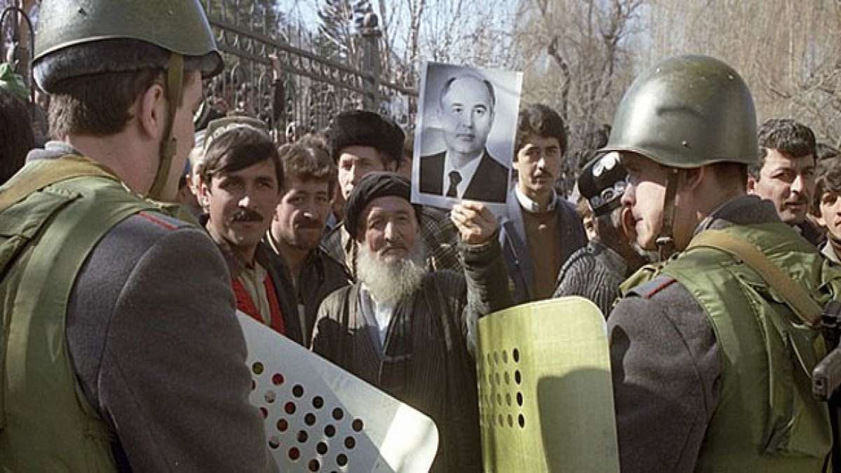Tadschikistan gedenkt der Opfer der Massenunruhen von 1990, die das Land an den Rand des Bürgerkriegs brachten.