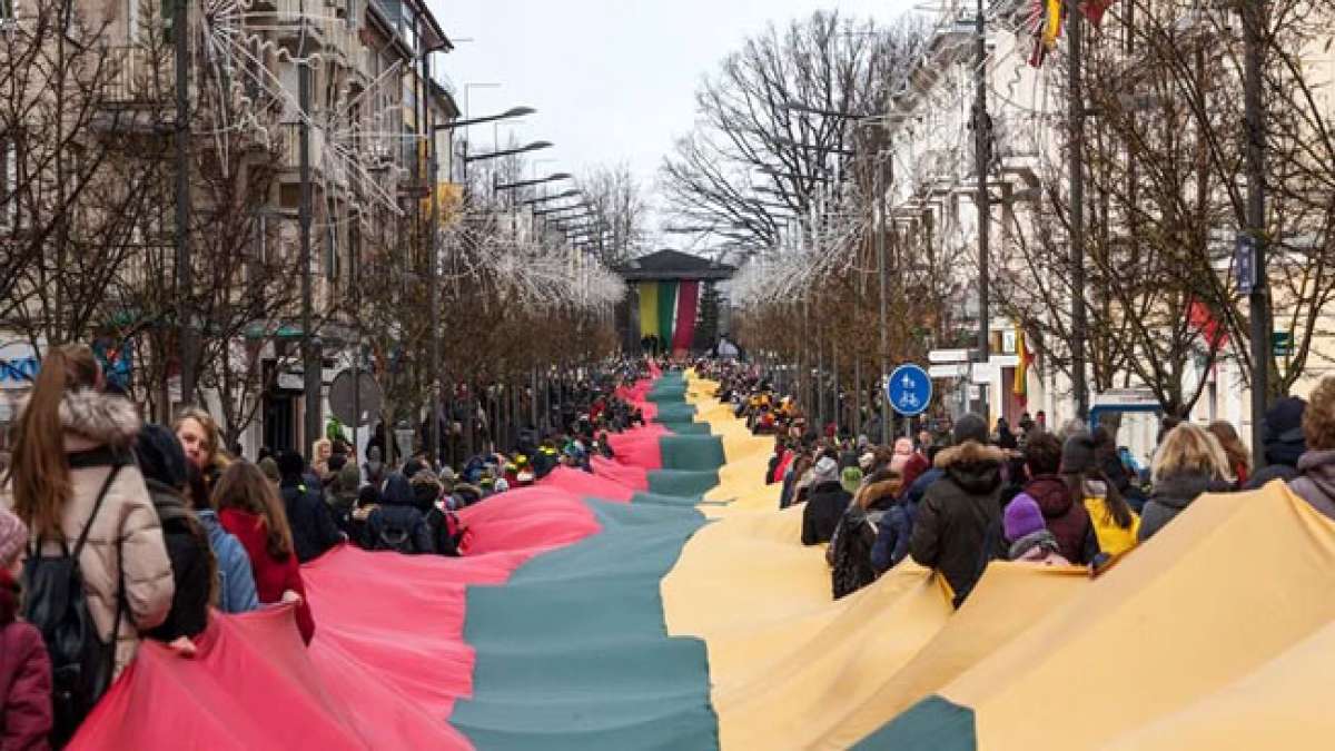 Litauen feiert die Wiederherstellung seiner Unabhängigkeit nach 50 Jahren sowjetischer Besatzung.