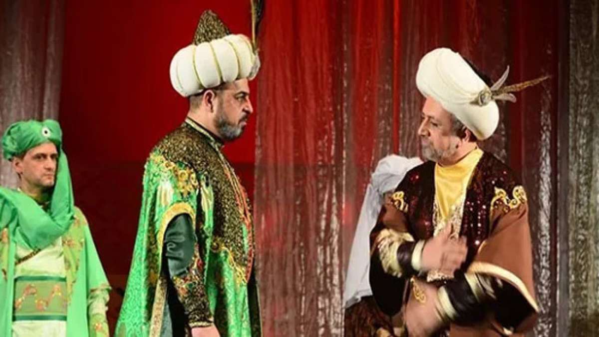 Feiern Sie den Tag des Nationaltheaters und entdecken Sie die reiche Geschichte und kulturelle Bedeutung des Theaters in Aserbaidschan.