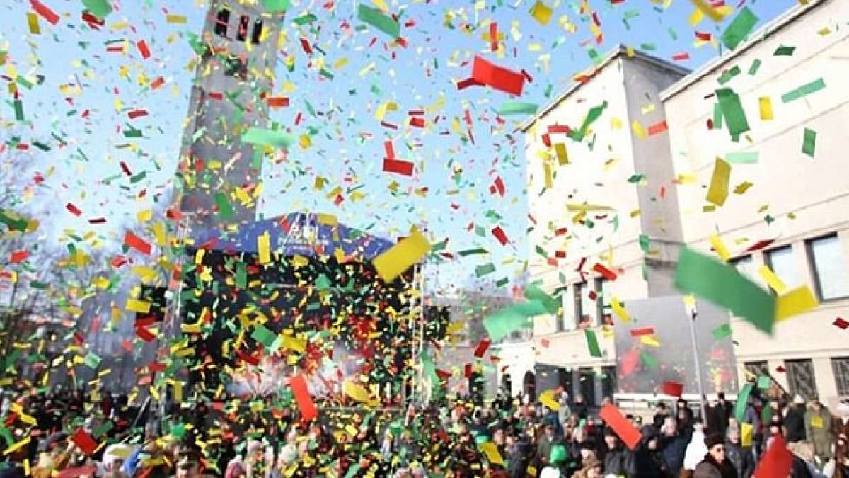 Feiern Sie mit uns den Tag der Wiederherstellung der litauischen Unabhängigkeit am 11. März, als Litauen mutig seine Freiheit von der UdSSR erklärte und seine Staatlichkeit wiederherstellte. Feiern Sie mit uns den Tag der Wiederherstellung der litauischen Unabhängigkeit am 11. März, als Litauen mutig seine Freiheit von der UdSSR erklärte und seine Staatlichkeit wiederherstellte.