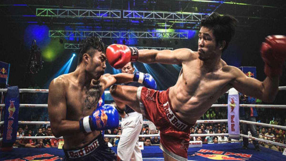Tauchen Sie ein in die faszinierende Geschichte von Muay Thai, der uralten thailändischen Kampfkunst, die sich bis ins 13. Jahrhundert zurückverfolgen lässt.