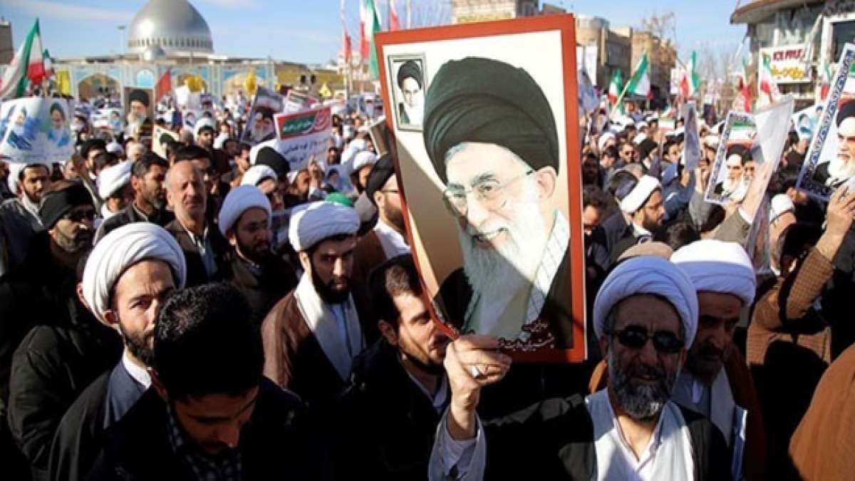 Iran feiert die Gründung der Islamischen Republik, ein Ereignis, das das Land in eine neue Ära führte. Iran feiert die Gründung der Islamischen Republik, ein Ereignis, das das Land in eine neue Ära führte.