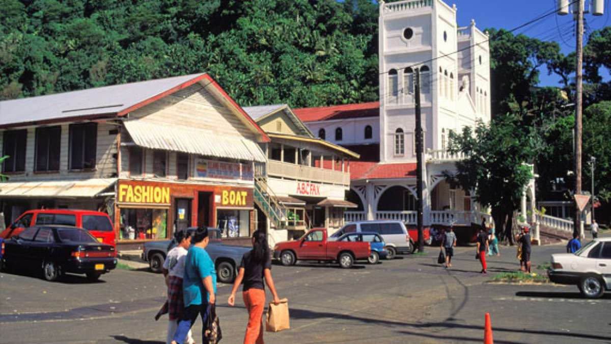 Entdecken Sie Amerikanisch-Samoa: Ein Territorium von atemberaubender Schönheit, das sich über 117.500 Quadratmeilen erstreckt, wovon nur 0,1 % trockenes Land sind.