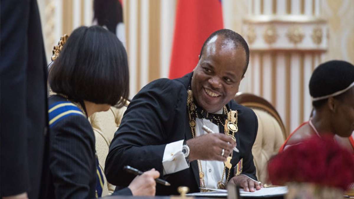 Eswatini feiert Tag der Nationalflagge: Feier des Landes mit einer reichen Geschichte und Kultur. Eswatini feiert Tag der Nationalflagge: Feier des Landes mit einer reichen Geschichte und Kultur.
