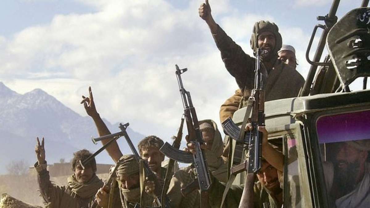 Feiern Sie den Tag des Sieges der Mudschaheddin in Afghanistan, an dem das kommunistische Regime gestürzt wurde. Feiern Sie den Tag des Sieges der Mudschaheddin in Afghanistan, an dem das kommunistische Regime gestürzt wurde.