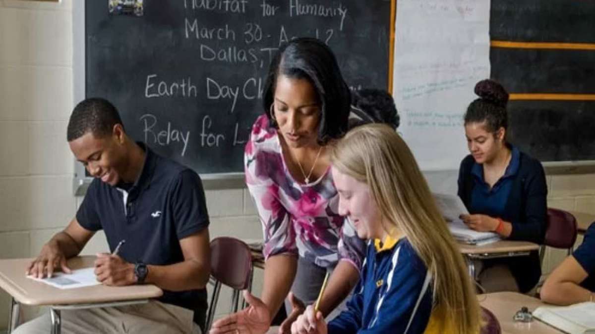Feiern Sie den Nationalen Tag der Lehreranerkennung in den USA, eine Gelegenheit, die engagierten Lehrerinnen und Lehrer zu würdigen, die die Zukunft gestalten. Feiern Sie den Nationalen Tag der Lehreranerkennung in den USA, eine Gelegenheit, die engagierten Lehrerinnen und Lehrer zu würdigen, die die Zukunft gestalten.