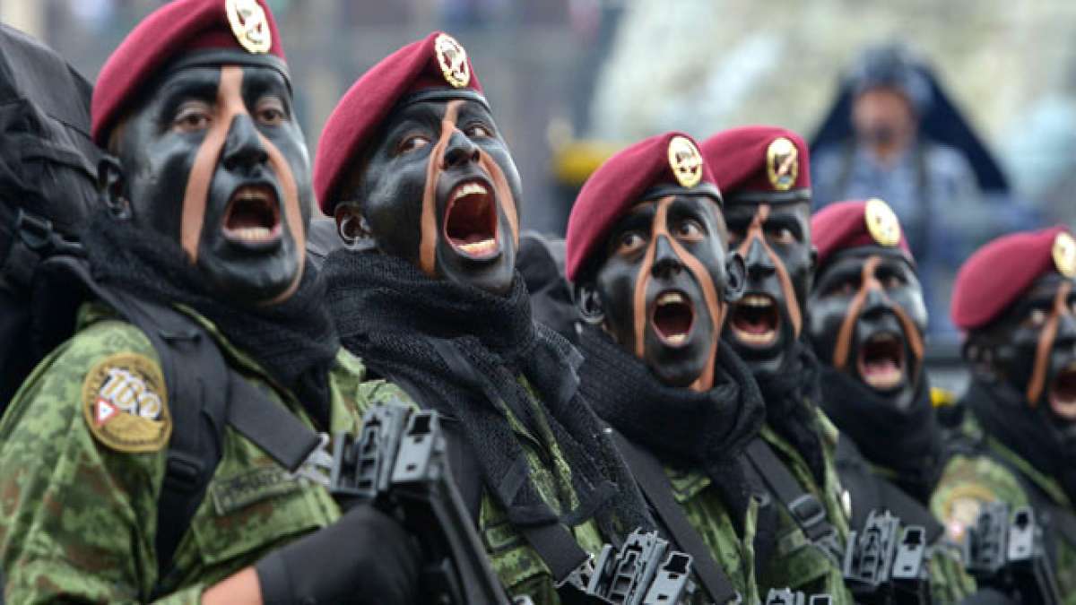 Feiern Sie den Tag der Streitkräfte in Mexiko und entdecken Sie die faszinierende Geschichte der mexikanischen Armee.