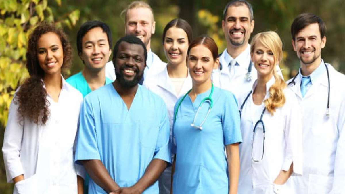 Feiern Sie den Nationalen Tag der Krankenschwestern und ehren Sie die Helden des Gesundheitswesens.