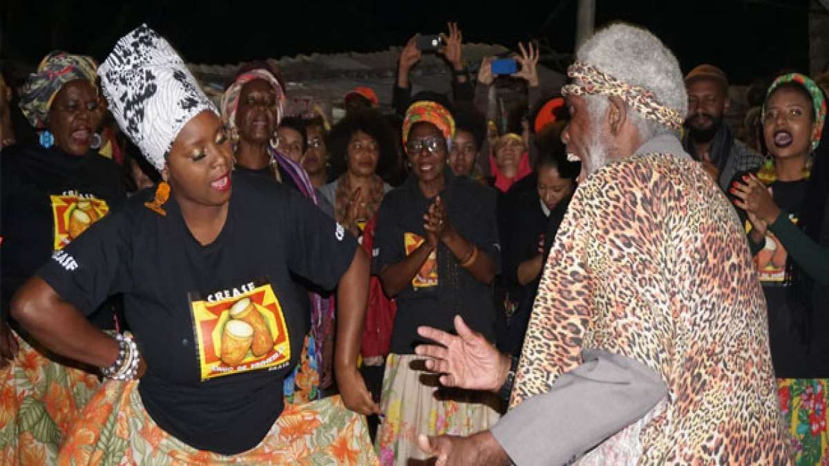 Tauchen Sie ein in die spirituelle Welt der Pretos Velhos beim Brasilianischen Pretos Velhos Festival.