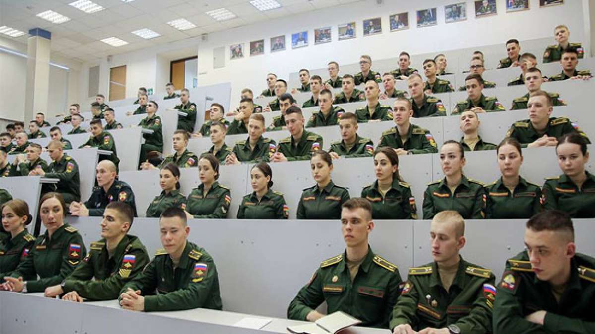 Russland feiert Tag des Militärdolmetschers: Beruf mit langer Tradition wird geehrt. Russland feiert Tag des Militärdolmetschers: Beruf mit langer Tradition wird geehrt.