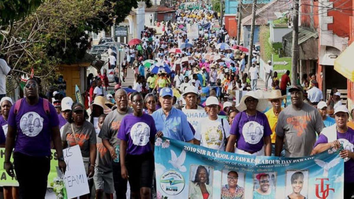 Feiern Sie den Tag der Arbeit auf den Bahamas am ersten Freitag im Juni und gedenken Sie dem historischen Arbeiterstreik vom 7. Juni 1942, während einer Parade in Nassau City, die die Beiträge der Arbeiter zur Gesellschaft ehrt. Feiern Sie den Tag der Arbeit auf den Bahamas am ersten Freitag im Juni und gedenken Sie dem historischen Arbeiterstreik vom 7. Juni 1942, während einer Parade in Nassau City, die die Beiträge der Arbeiter zur Gesellschaft ehrt.