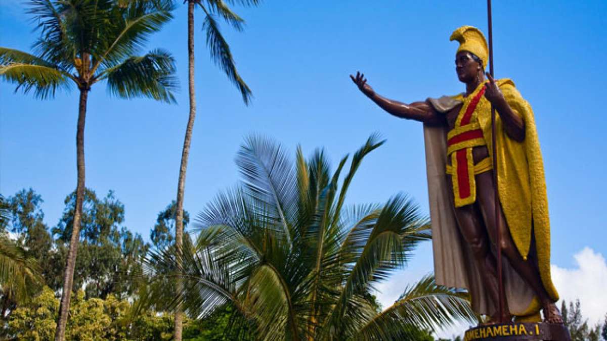 Feiern Sie den Kamehameha Day in Hawaii, einen einzigartigen Feiertag, der dem ersten König von Hawaii, Kamehameha dem Ersten, gewidmet ist.