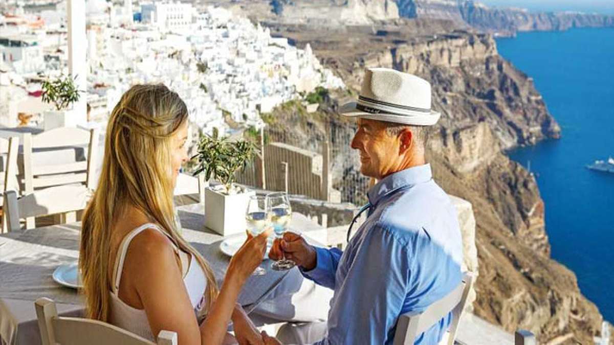 Entdecken Sie den Tag der Paare in Griechenland, der eine faszinierende Verbindung zwischen der griechischen Liebesgöttin Eros und dem Valentinstag herstellt.