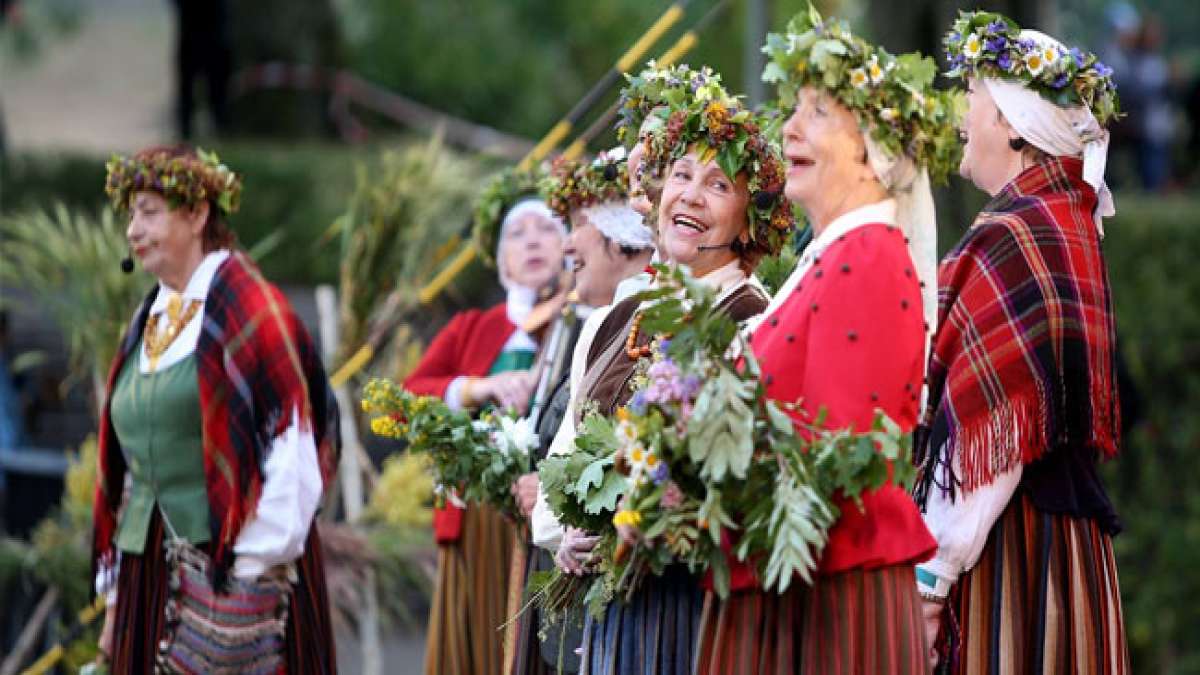 Feiern Sie den Jan-Tag in Lettland und Estland und entdecken Sie die Bedeutung dieses Namens in verschiedenen Kulturen.