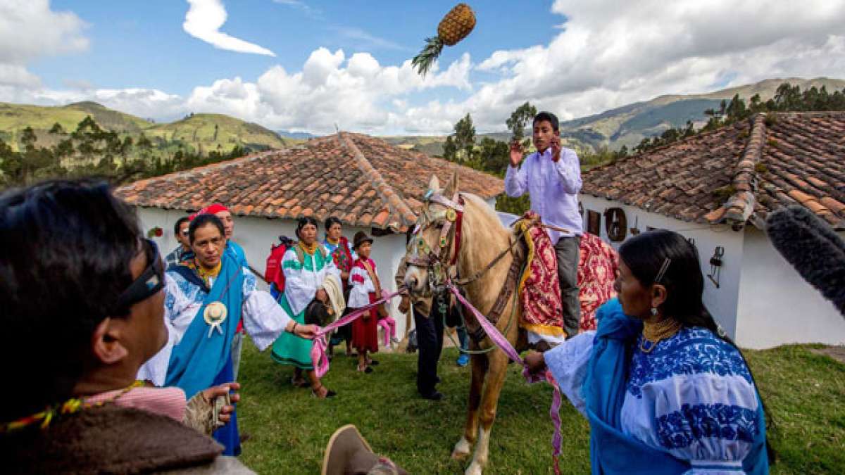 Feiern Sie San Juan Bautista in Ecuador – Ein traditionelles Fest zu Ehren des Heiligen Johannes des Täufers, das Gemeinschaft und Kultur in dieser lebendigen Stadt zusammenbringt. Feiern Sie San Juan Bautista in Ecuador – Ein traditionelles Fest zu Ehren des Heiligen Johannes des Täufers, das Gemeinschaft und Kultur in dieser lebendigen Stadt zusammenbringt.