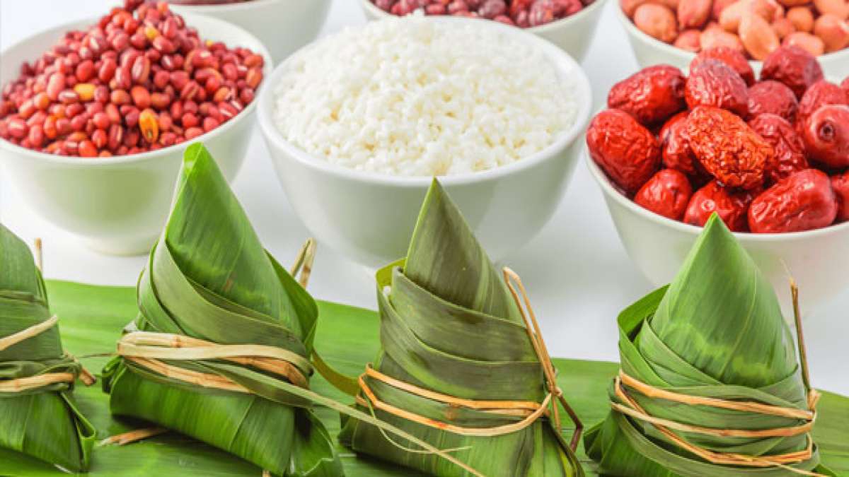 Tết Đoan ngọ ist der wichtigste Frühlingsfest in Vietnam, an dem die Menschen traditionellen Speisen und Bräuchen frönen, um Glück und Gesundheit zu erlangen.